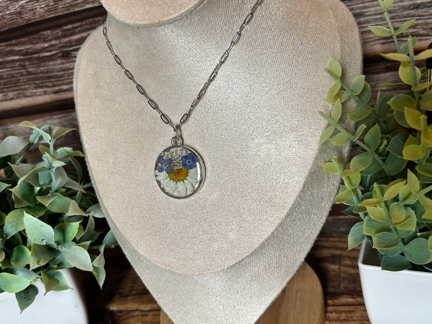 Split Daisy Medallion Necklace