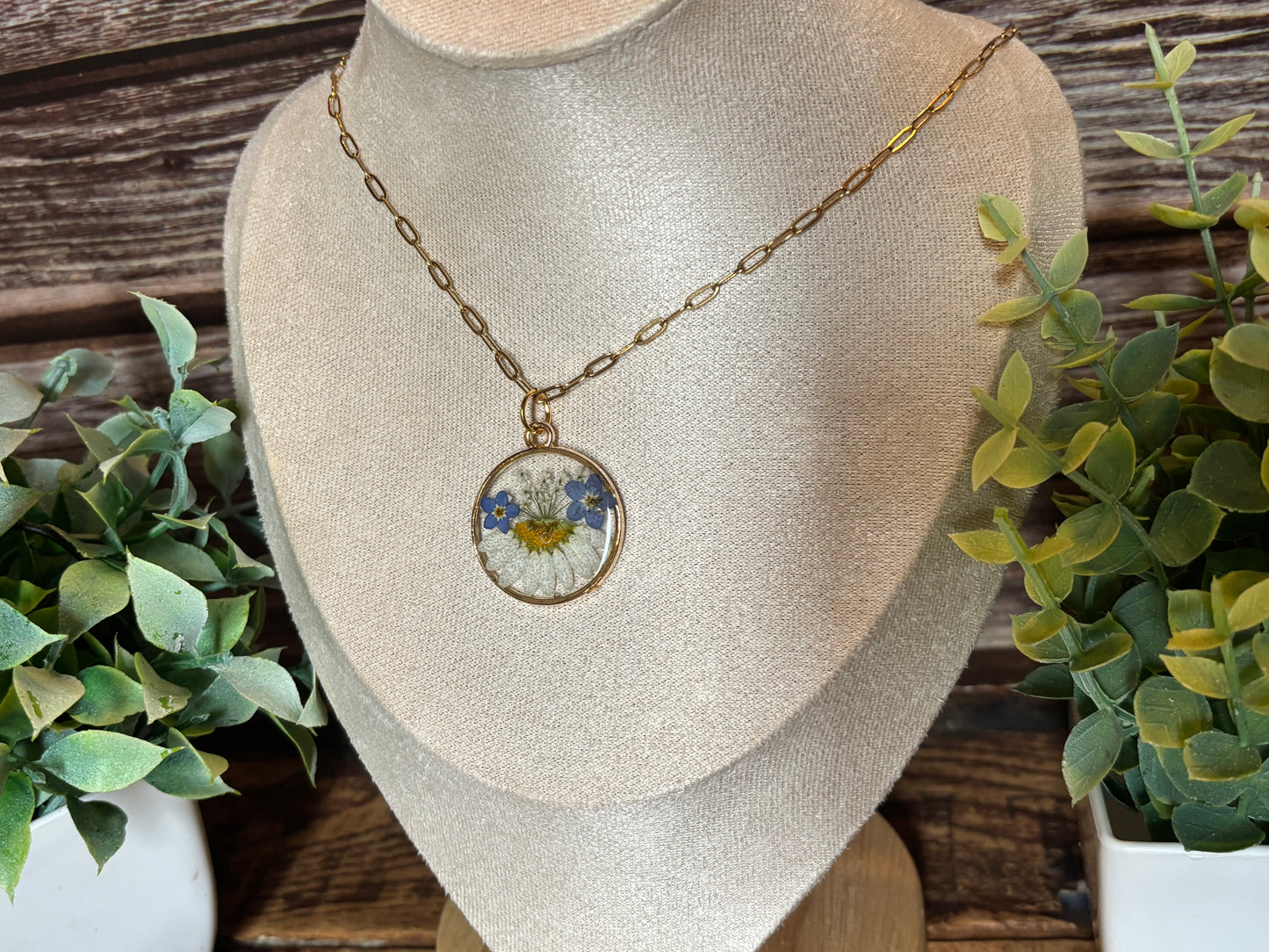 Split Daisy Medallion Necklace