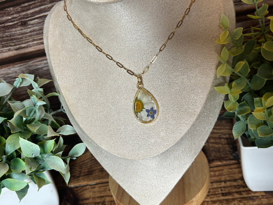 Teardrop Daisy Necklace