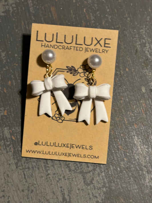 White Bow with Pearl Stud